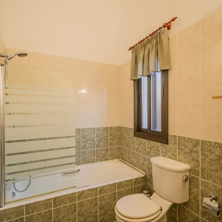 Panorama - Stunning Views In With Hot Tub, Pool, Garden * Kouklia