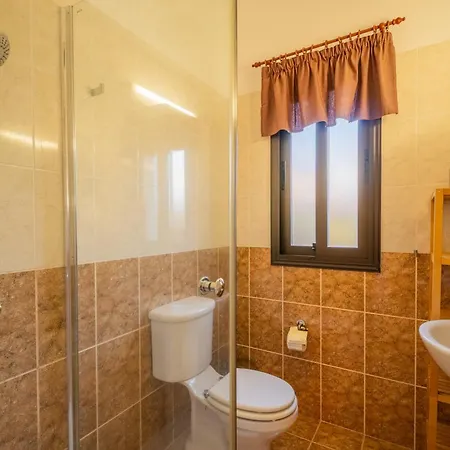 Panorama - Stunning Views In With Hot Tub, Pool, Garden