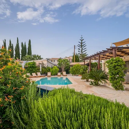 Panorama - Stunning Views In With Hot Tub, Pool, Garden *