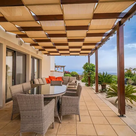 Panorama - Stunning Views In With Hot Tub, Pool, Garden * Kouklia