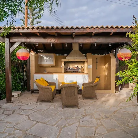 Villa Panorama - Stunning Views In With Hot Tub, Pool, Garden Kouklia