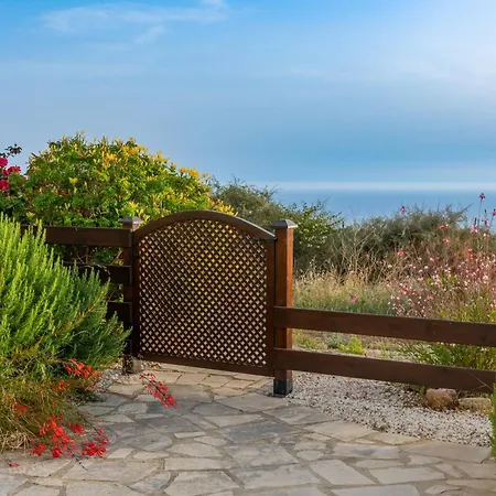 Panorama - Stunning Views In With Hot Tub, Pool, Garden Villa Kouklia