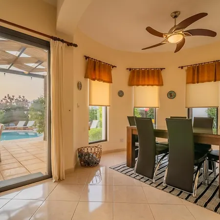 Villa Panorama - Stunning Views In With Hot Tub, Pool, Garden Kouklia