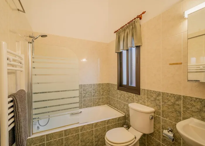 Panorama - Stunning Views In With Hot Tub, Pool, Garden * Kouklia