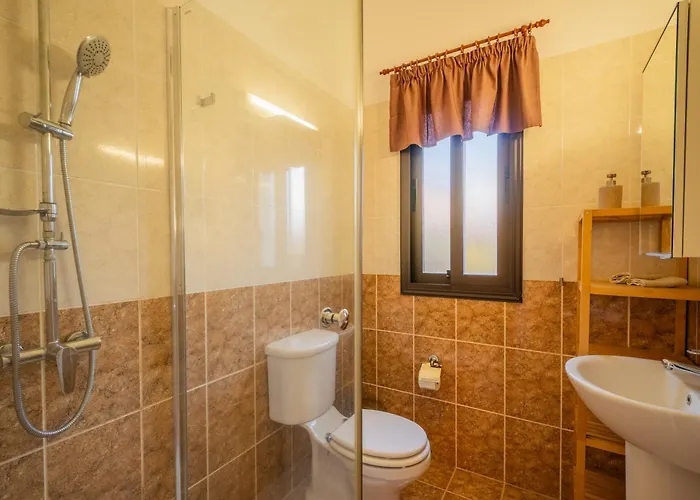 Panorama - Stunning Views In With Hot Tub, Pool, Garden