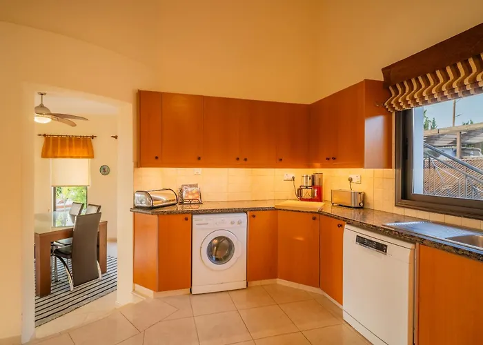 Panorama - Stunning Views In With Hot Tub, Pool, Garden Villa