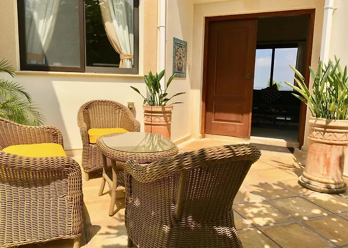 Panorama - Stunning Views In With Hot Tub, Pool, Garden Villa *