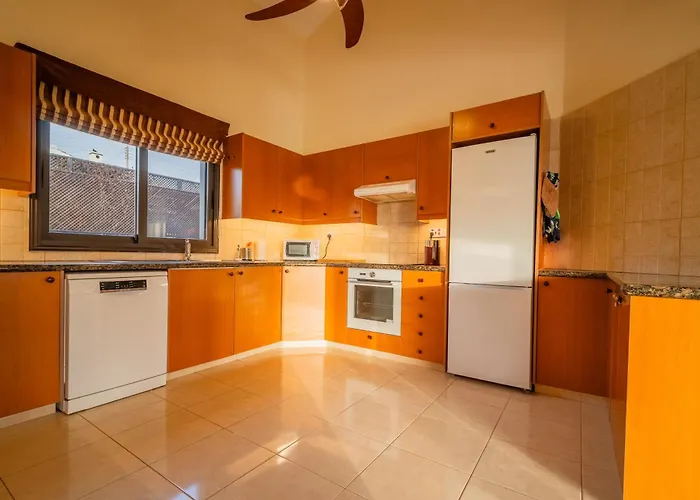 Panorama - Stunning Views In With Hot Tub, Pool, Garden