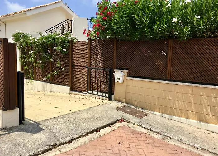 Panorama - Stunning Views In With Hot Tub, Pool, Garden Villa