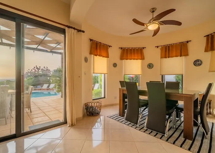 Villa Panorama - Stunning Views In With Hot Tub, Pool, Garden Kouklia