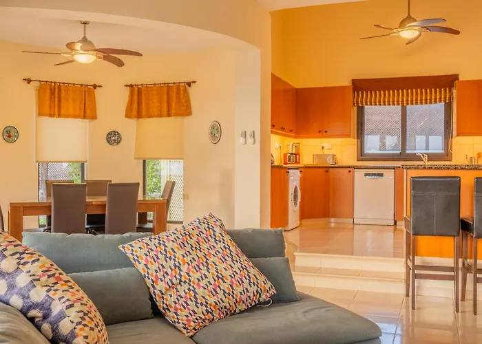 Panorama - Stunning Views In With Hot Tub, Pool, Garden