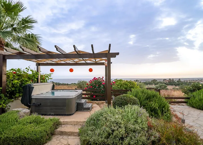 Panorama - Stunning Views In With Hot Tub, Pool, Garden Villa