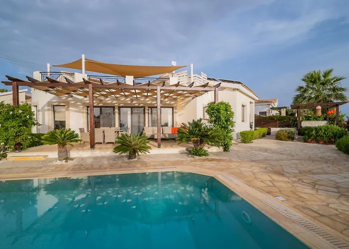 Panorama - Stunning Views In With Hot Tub, Pool, Garden Villa Kouklia