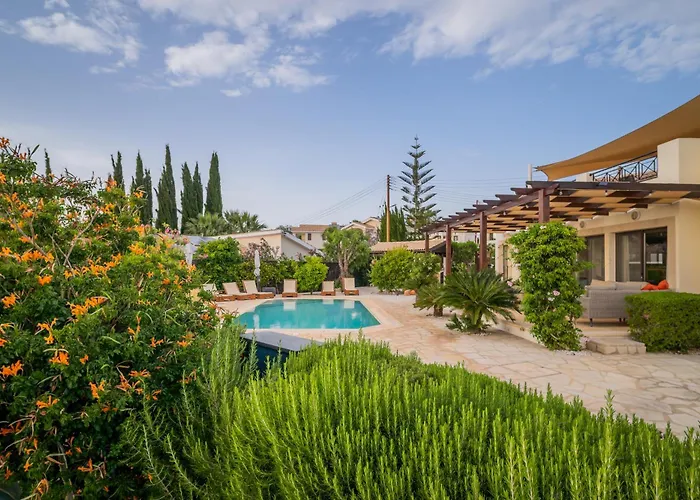 Panorama - Stunning Views In With Hot Tub, Pool, Garden *