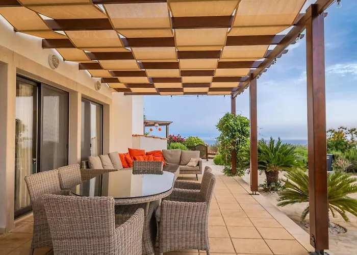 Panorama - Stunning Views In With Hot Tub, Pool, Garden * Kouklia