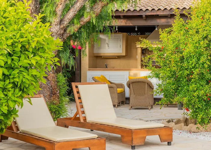 Panorama - Stunning Views In With Hot Tub, Pool, Garden Villa *