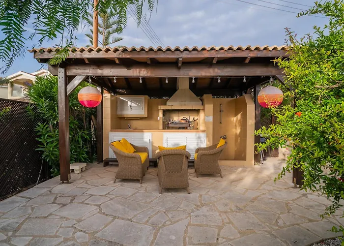 Villa Panorama - Stunning Views In With Hot Tub, Pool, Garden Kouklia